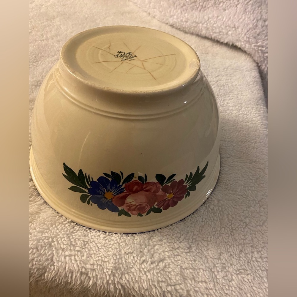 Vintage 1950 Homer Laughlin Kitchen Kraft large mixing bowl flaw